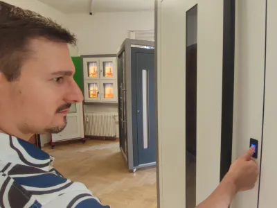 Smarte Haustür mit Fingerprint